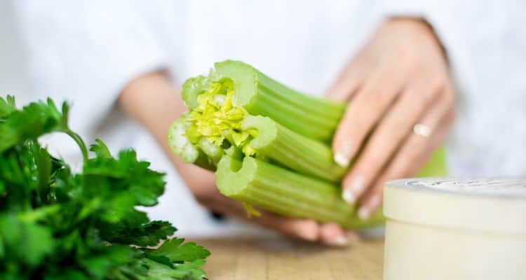 how to juice celery 1