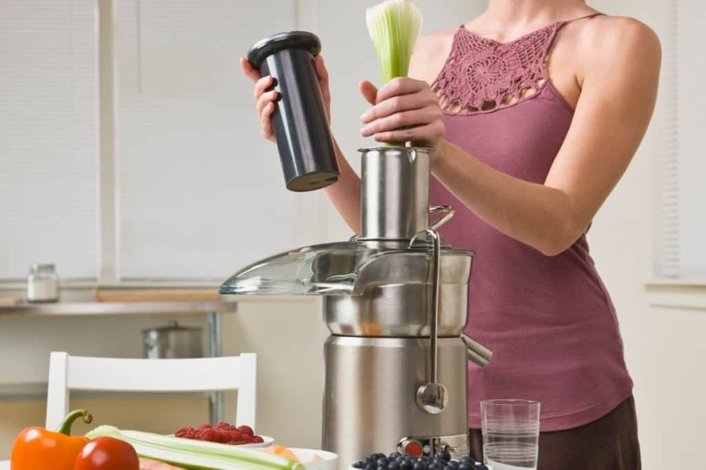 difference between slow and fast juicers